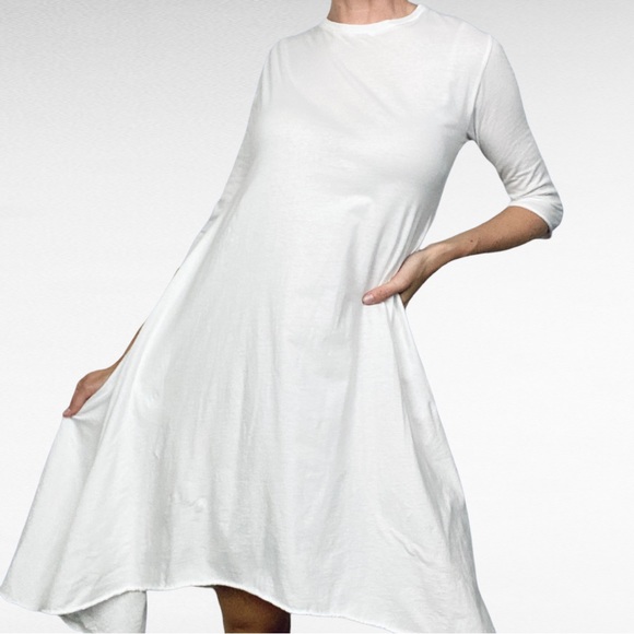 Mark And Estel | White Flowy Asymmetric Crew Neck High-Low Cotton T-Shirt Dress - Picture 3 of 16